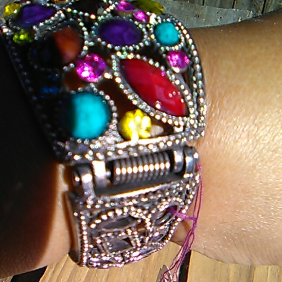 Nwt Multicolored beaded bracelet - Picture 3 of 5